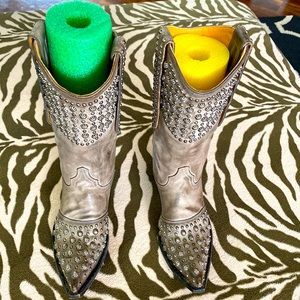 Old Gringo Boots size 6.5B light brown embellished with studs.